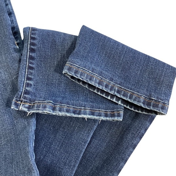 St. John’s Bay Straight Leg Mid-Rise Jeans, Medium Wash Size 10 - Picture 8 of 11